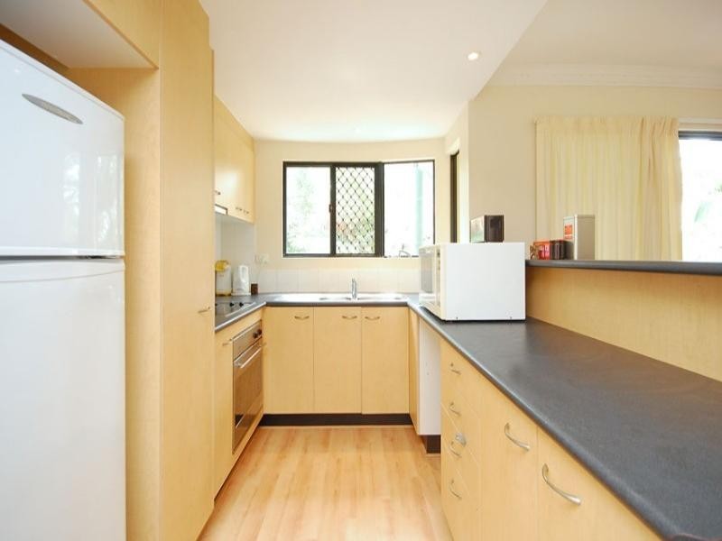 182 Carmody Road, St Lucia QLD 4067