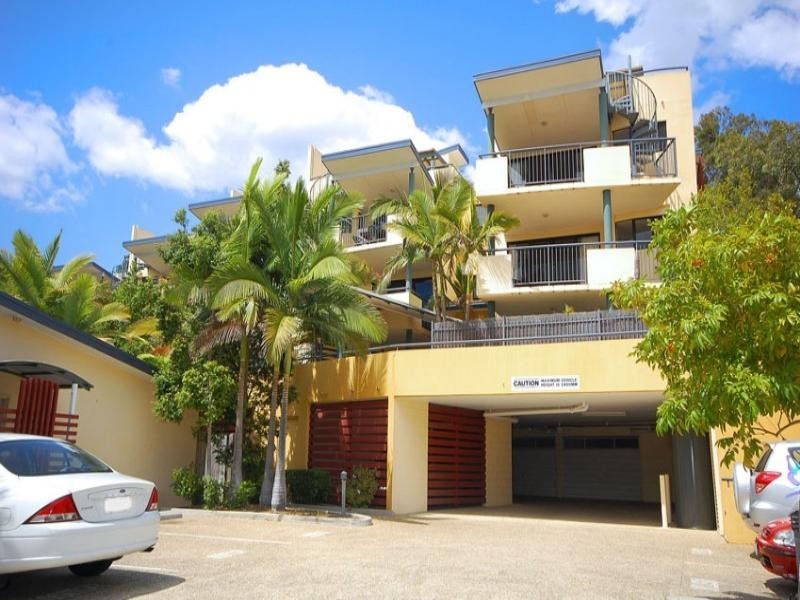 182 Carmody Road, St Lucia QLD 4067