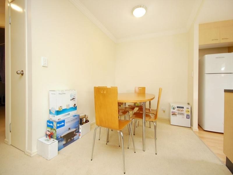 182 Carmody Road, St Lucia QLD 4067