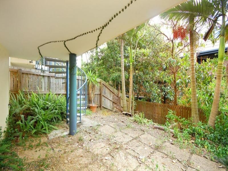 182 Carmody Road, St Lucia QLD 4067