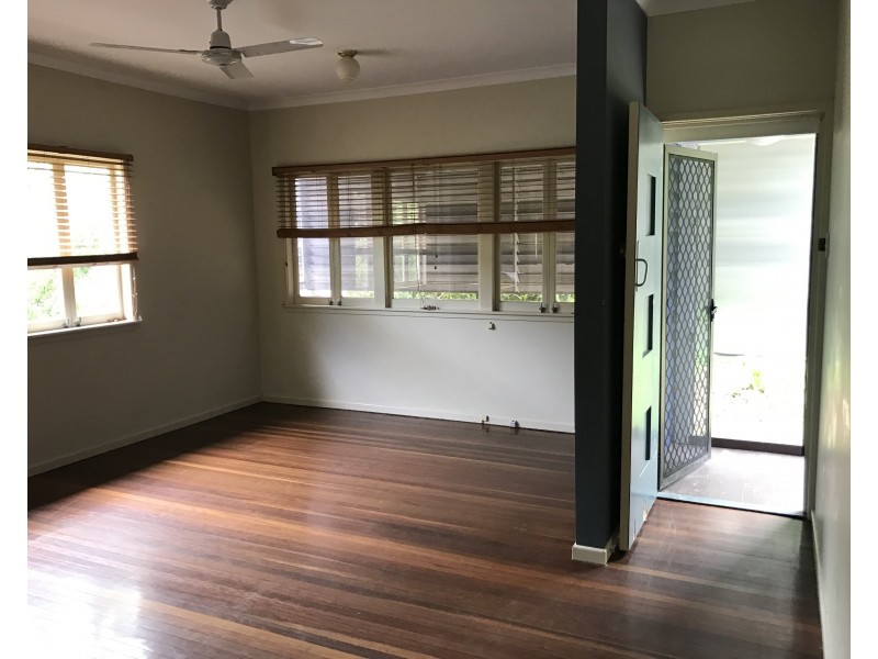 15 Tyne Street, Taringa QLD 4068