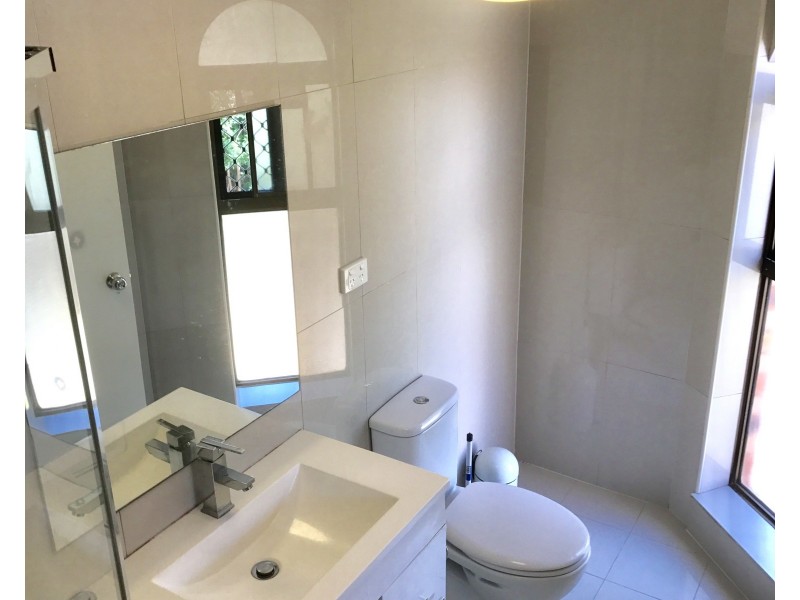 1/237 Sir Fred Schonell Drive, St Lucia QLD 4067