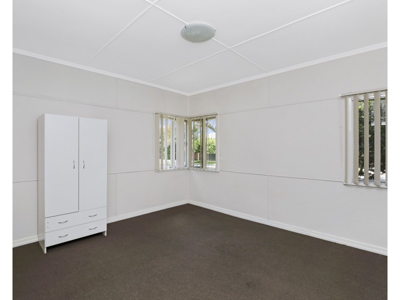 73 Queenscroft Street, Chelmer QLD 4068