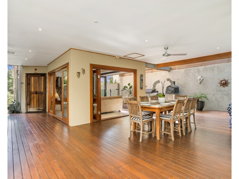 16 The Drive, Bardon QLD 4065