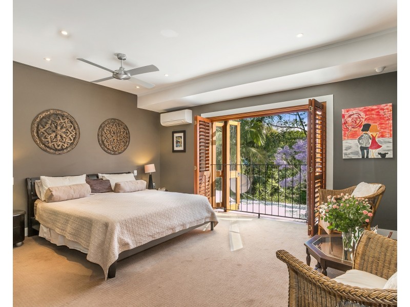 16 The Drive, Bardon QLD 4065