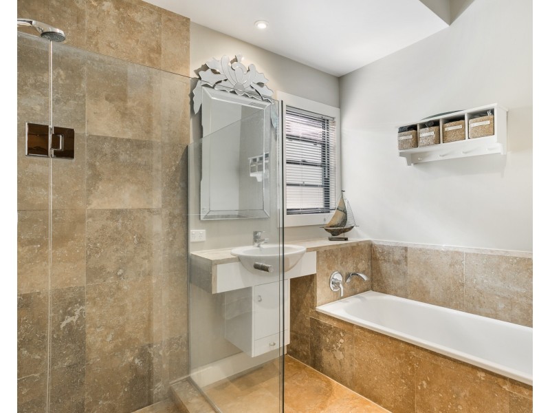 16 The Drive, Bardon QLD 4065