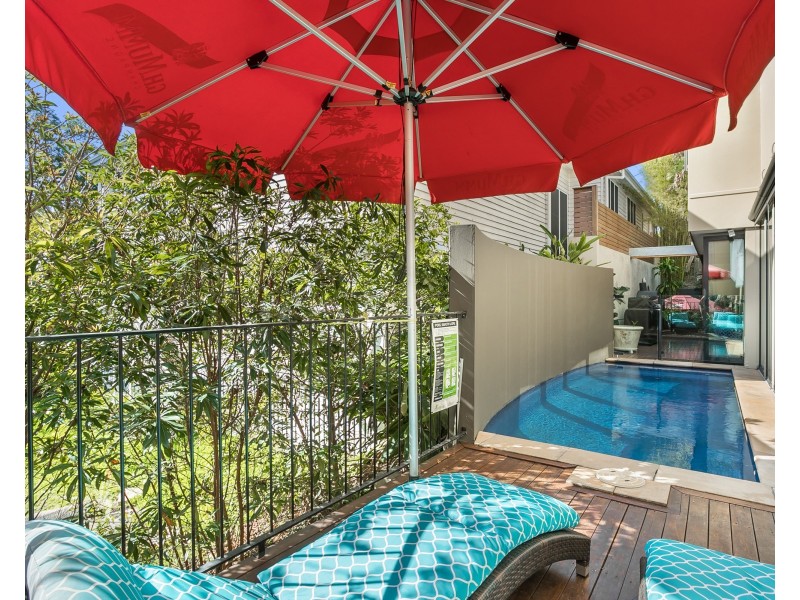 16 The Drive, Bardon QLD 4065