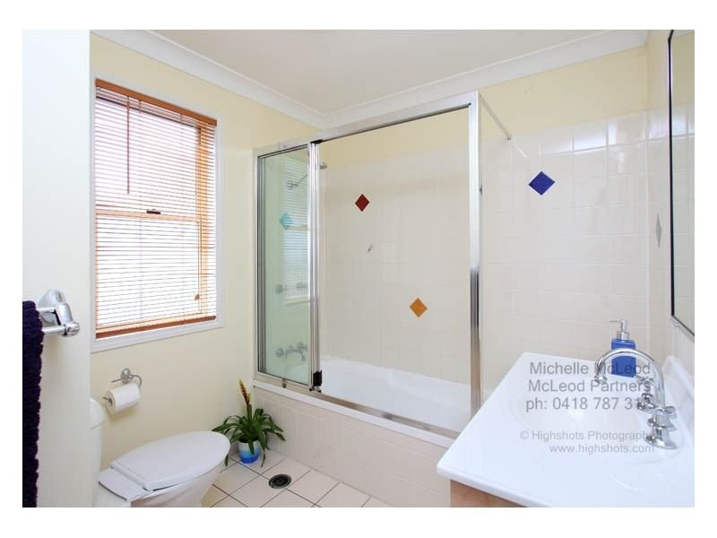 38 Henry Street, Chapel Hill QLD 4069