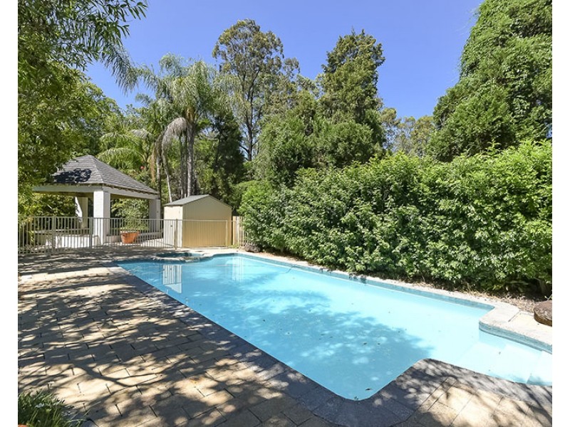 13 Taree Street, Chapel Hill QLD 4069