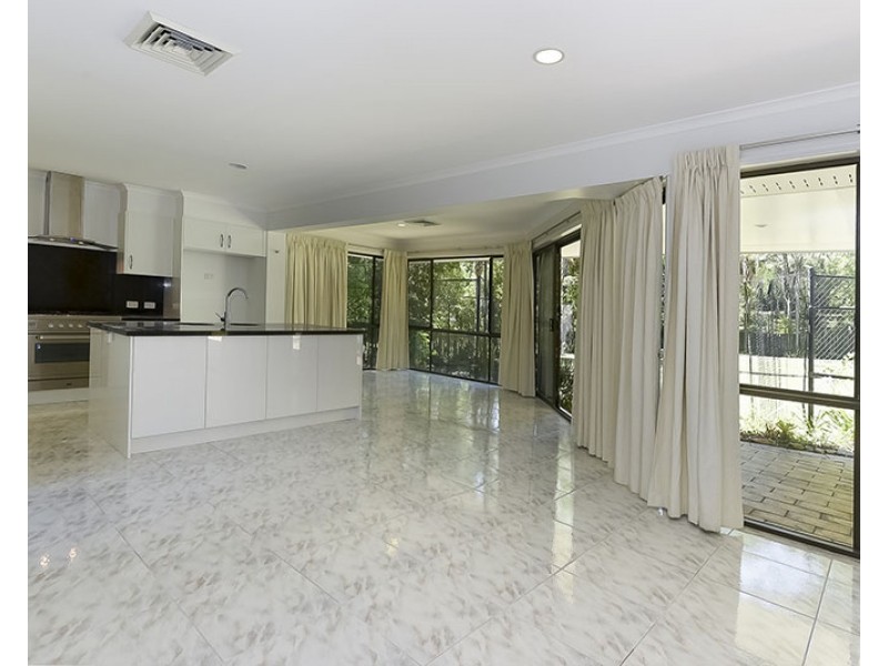 13 Taree Street, Chapel Hill QLD 4069