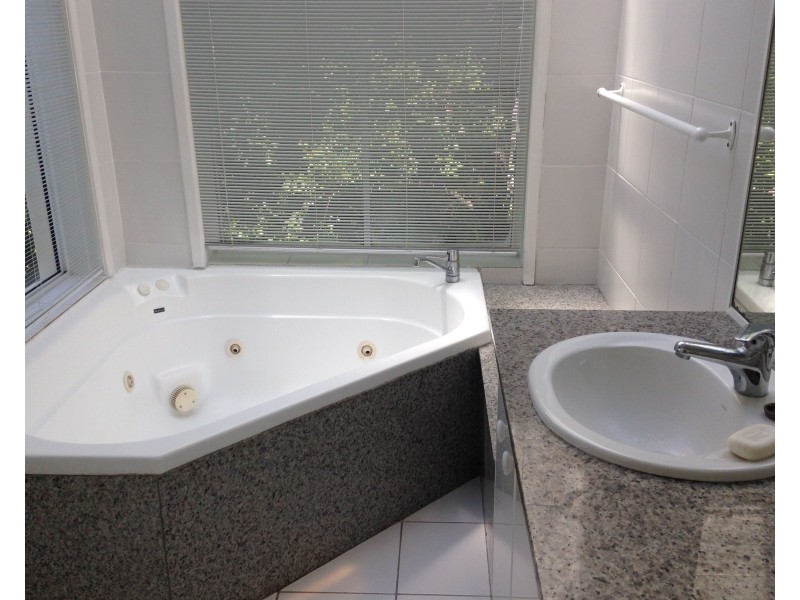 240 Swann Road, Taringa QLD 4068