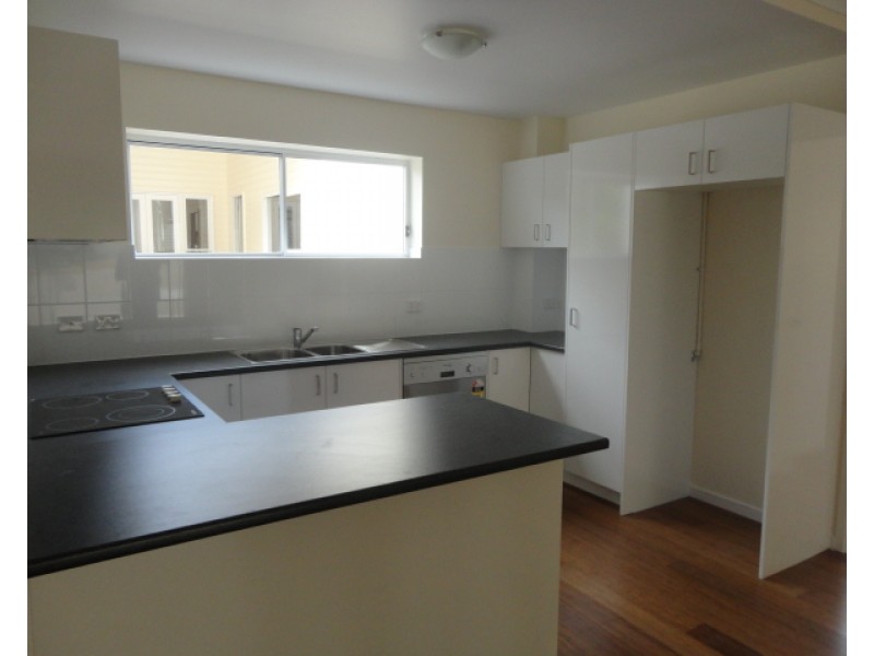 2/16 Explorer Street, Toowong QLD 4066