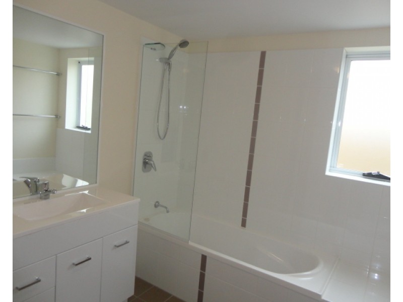 2/16 Explorer Street, Toowong QLD 4066