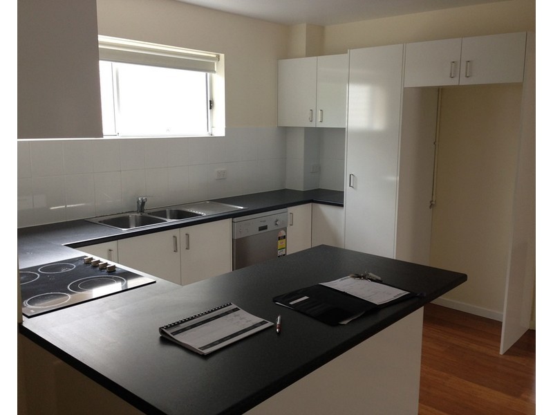 2/16 Explorer Street, Toowong QLD 4066