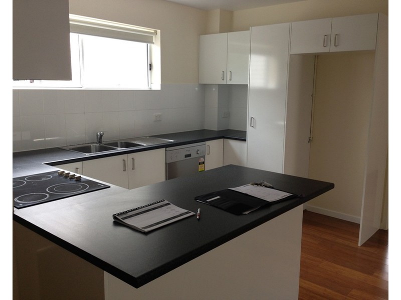 2/16 Explorer Street, Toowong QLD 4066