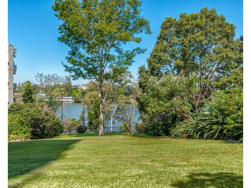 2/42 Dunmore Terrace, Auchenflower QLD 4066