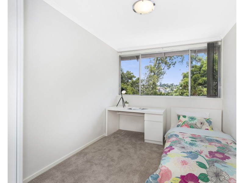 18/18 Holmes Street, Toowong QLD 4066