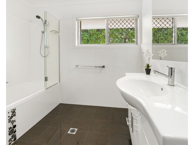 43 Nadine Street, Graceville QLD 4075