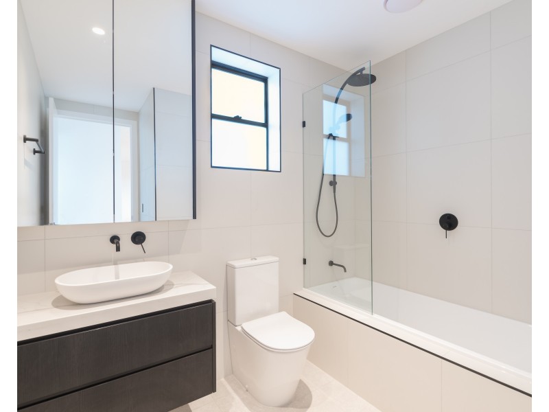 110 Carmody Road, St Lucia QLD 4067