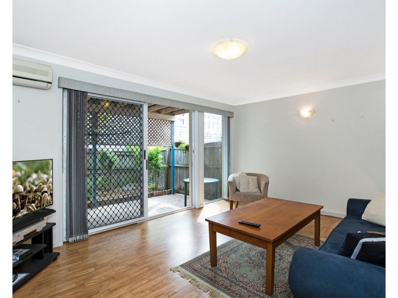 1/126 Clarence Road, Indooroopilly QLD 4068
