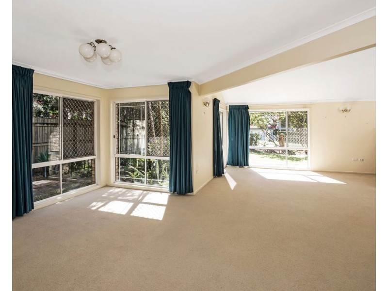 36 Ngeringa Crescent, Chapel Hill QLD 4069