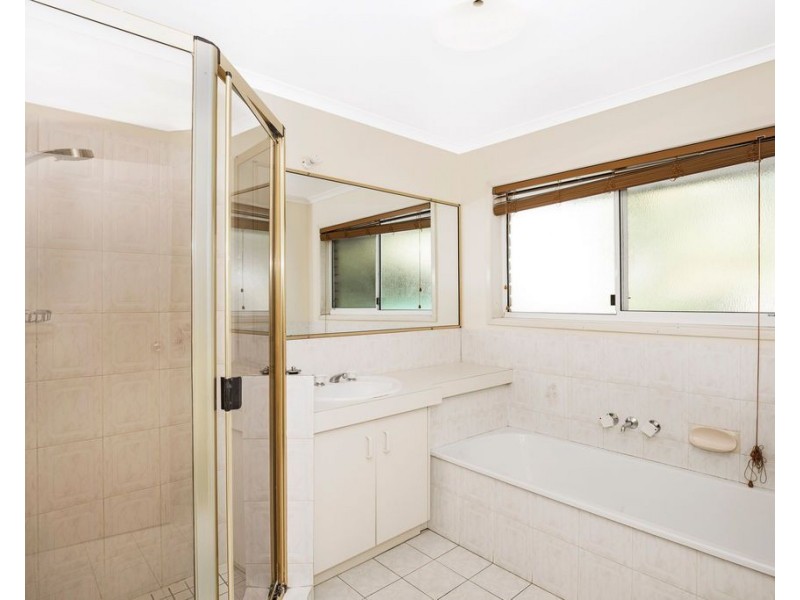 36 Ngeringa Crescent, Chapel Hill QLD 4069