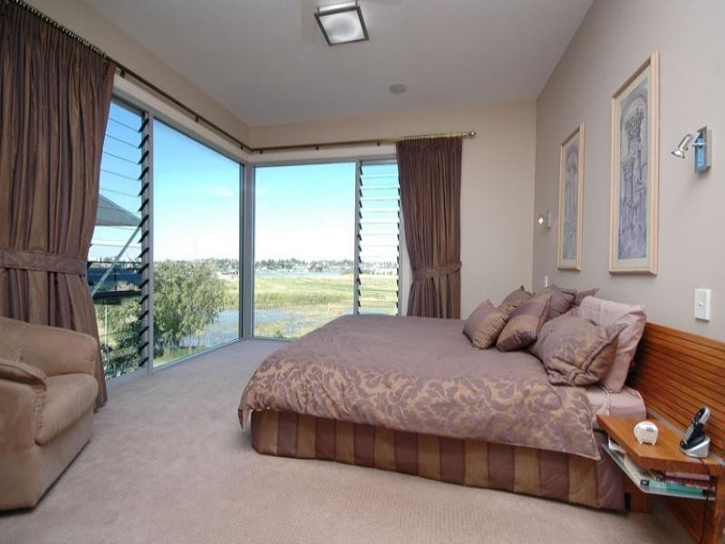 10 Victoria Terrace, Newstead QLD 4006