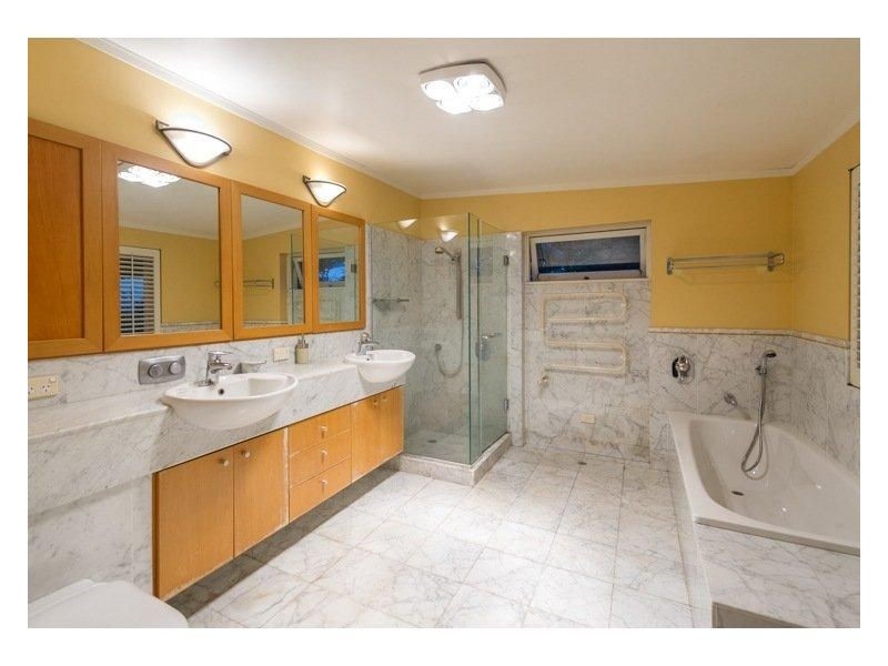 340 Swann Road, St Lucia QLD 4067