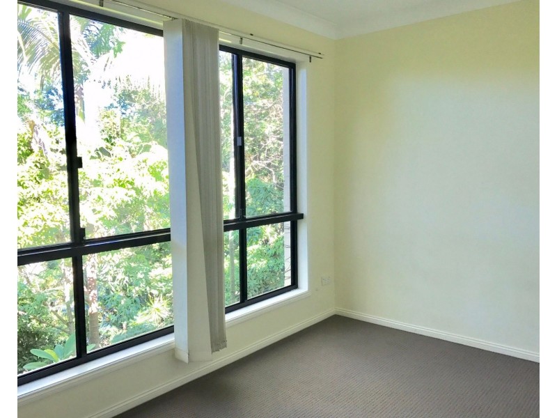 136 Stanley Terrace, Taringa QLD 4068