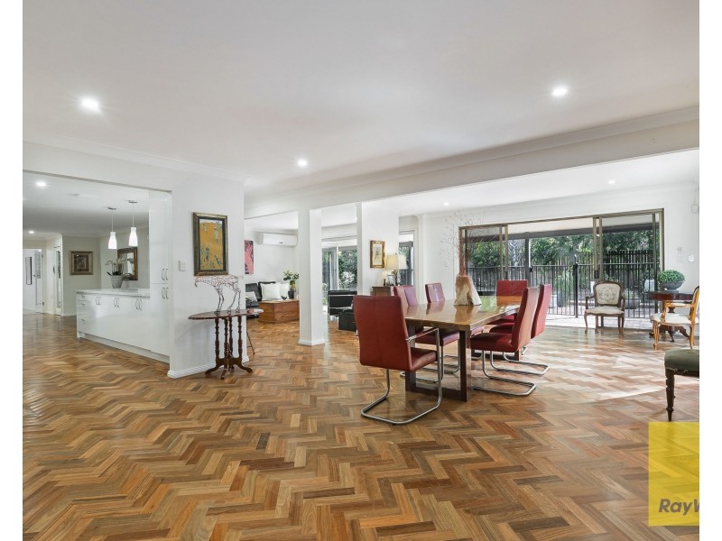 11 Forrest Court, Mount Ommaney QLD 4074