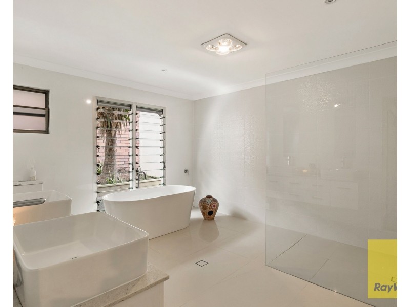 11 Forrest Court, Mount Ommaney QLD 4074