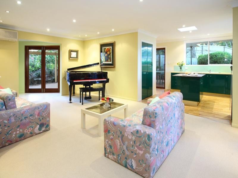 33 Chapel Hill Road, Chapel Hill QLD 4069