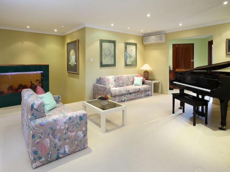 33 Chapel Hill Road, Chapel Hill QLD 4069