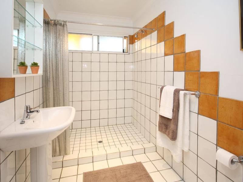 33 Chapel Hill Road, Chapel Hill QLD 4069