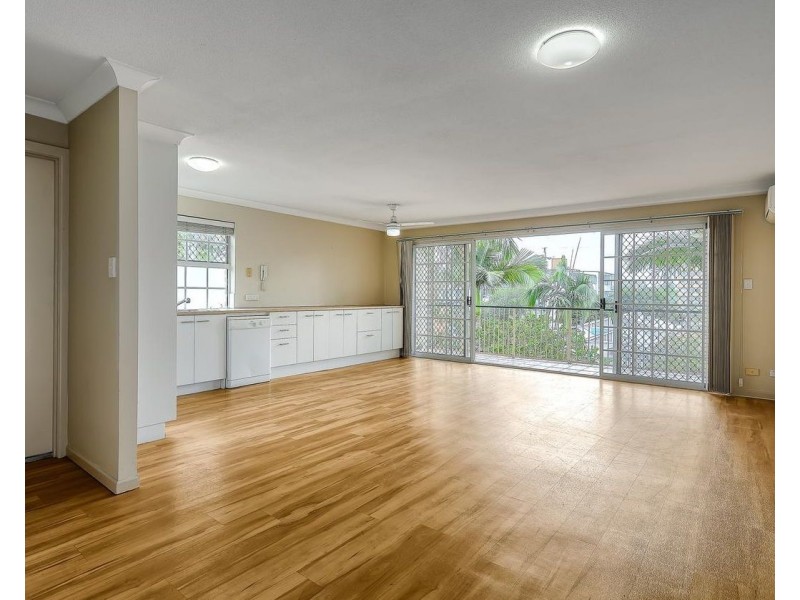 2/11 Sir Fred Schonell Drive, St Lucia QLD 4067