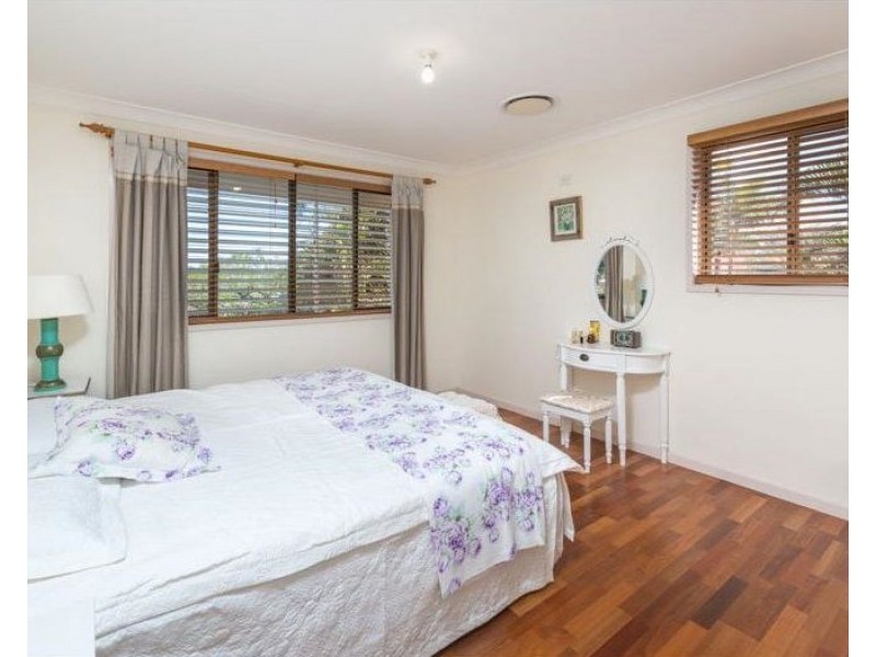 24 Rialanna Street, Kenmore QLD 4069