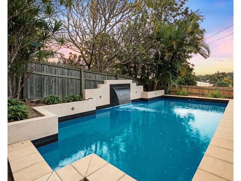 21 Carlyle Street, Seventeen Mile Rocks QLD 4073