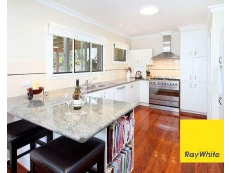 10 Mabb Street, Kenmore QLD 4069