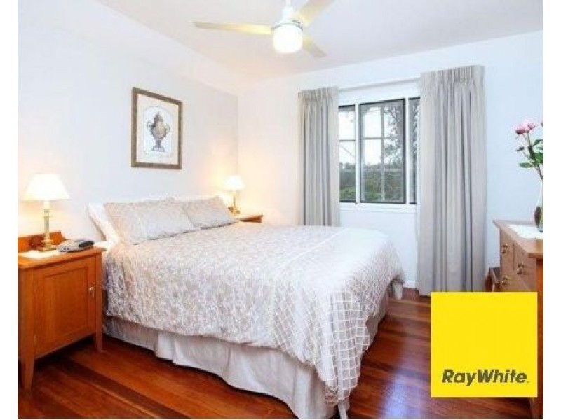 10 Mabb Street, Kenmore QLD 4069