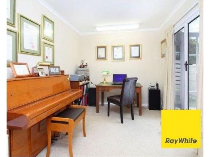 10 Mabb Street, Kenmore QLD 4069