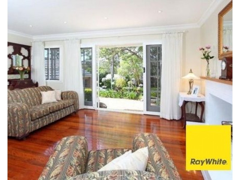 10 Mabb Street, Kenmore QLD 4069