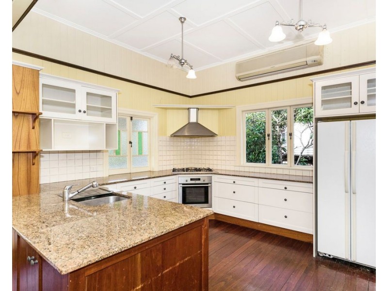 16 Sir Fred Schonell Drive, St Lucia QLD 4067