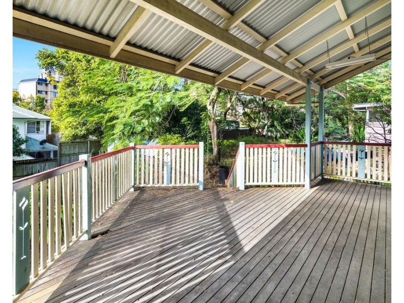 16 Sir Fred Schonell Drive, St Lucia QLD 4067