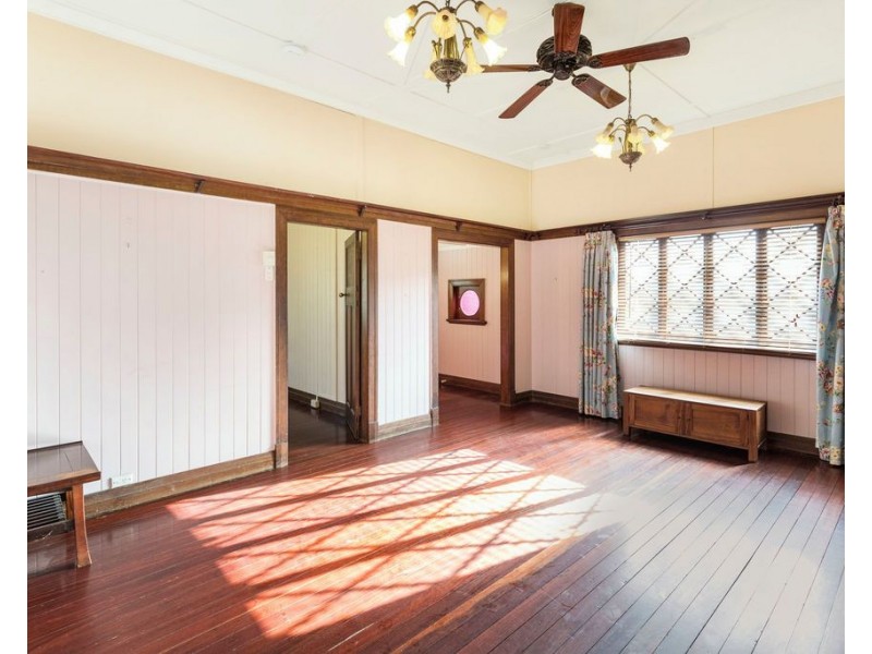 16 Sir Fred Schonell Drive, St Lucia QLD 4067