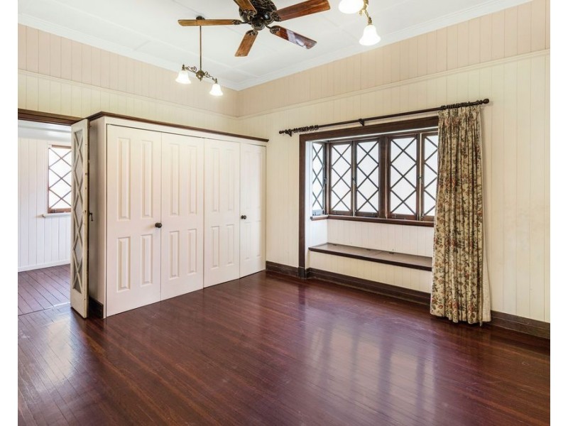 16 Sir Fred Schonell Drive, St Lucia QLD 4067