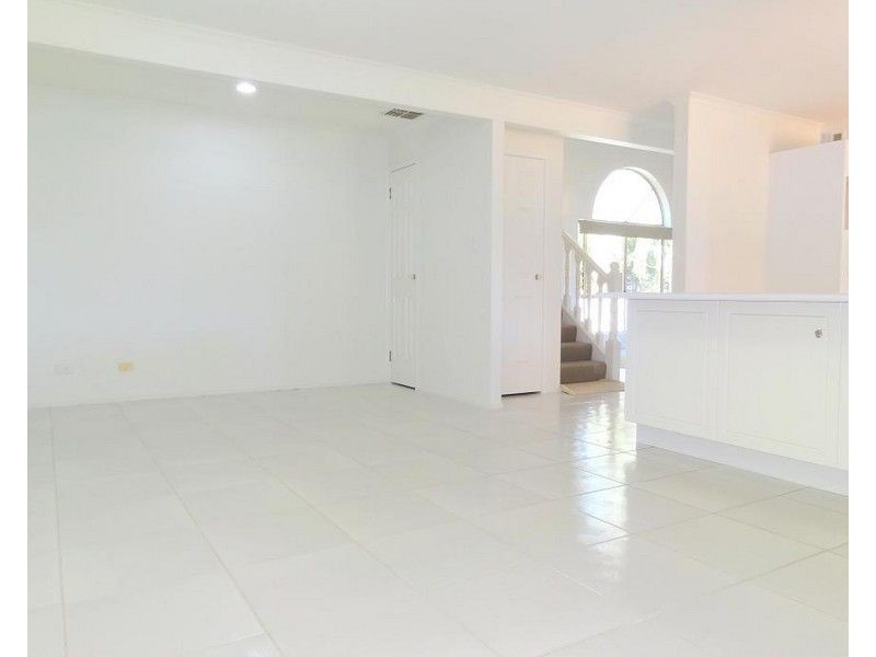 4 Accrington Place, Chapel Hill QLD 4069