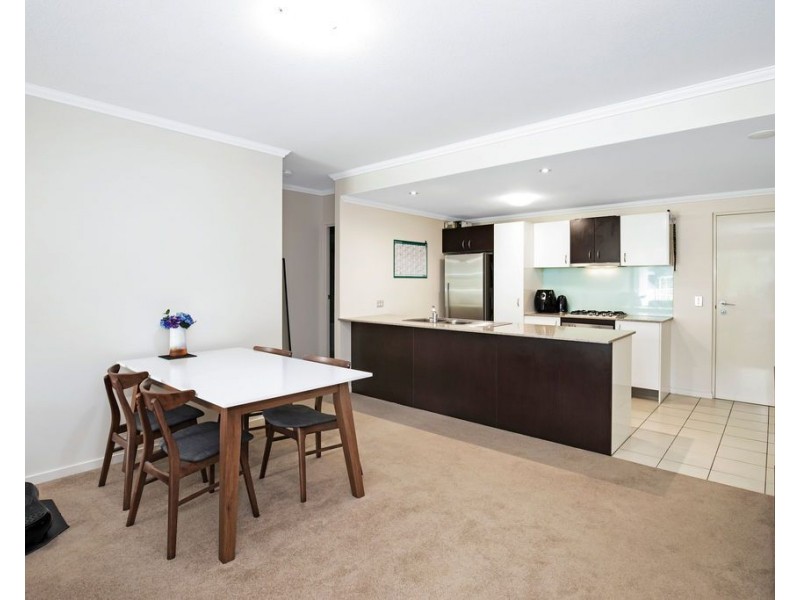 122/95 Clarence Road, Indooroopilly QLD 4068