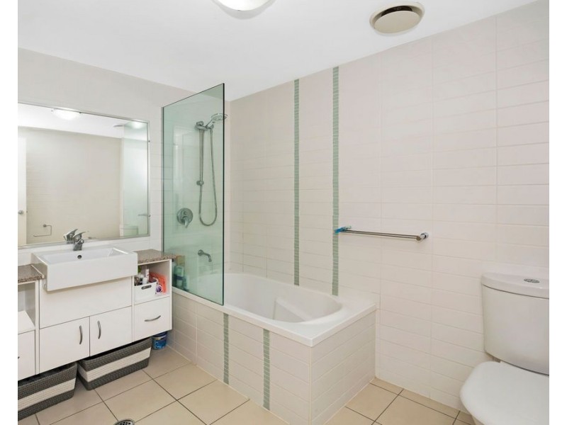 122/95 Clarence Road, Indooroopilly QLD 4068