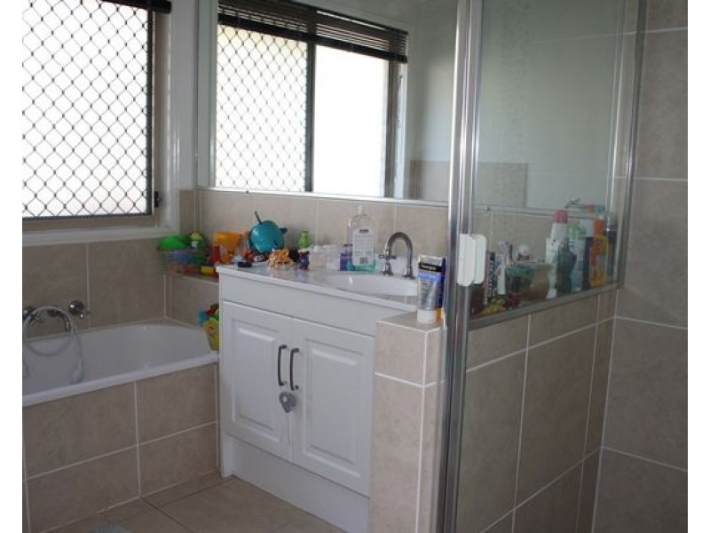 36 Salubris Place, Moggill QLD 4070
