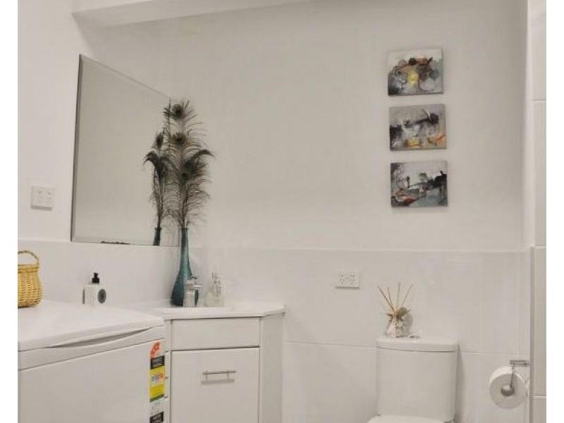 9b Tamarix Street, Chapel Hill QLD 4069